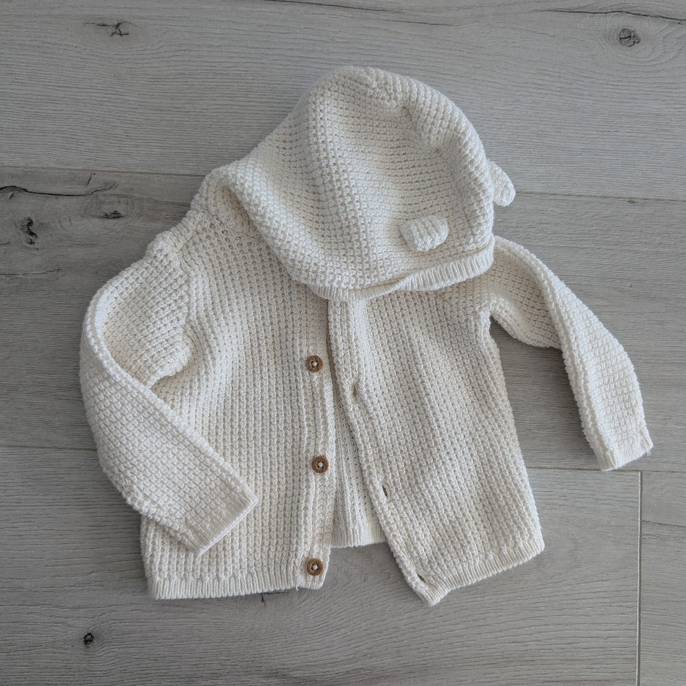 Carter's white sweater